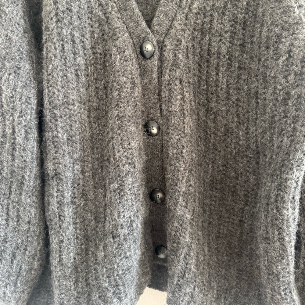 Sézane Basile Cardigan - Picture 2 of 9